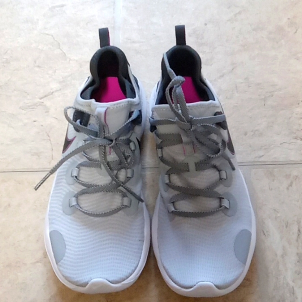 Women Nike Flex Gray and Pink Size 10